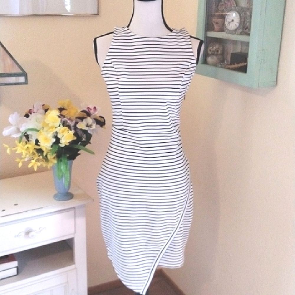 Jack by BB Dakota Striped Sheath - Picture 2 of 10